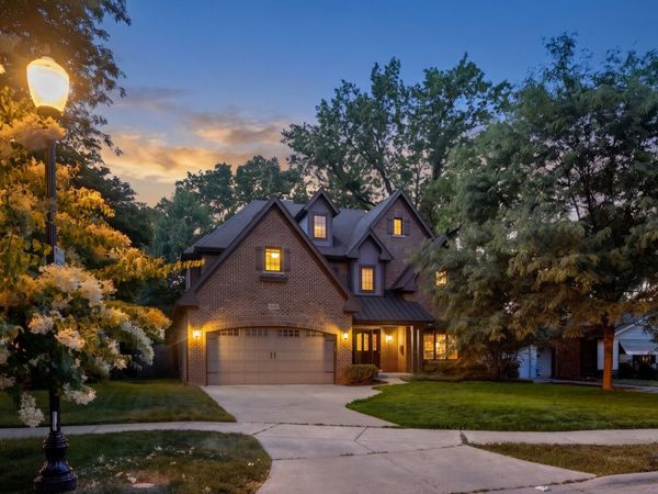 639 N Wright Street, Naperville, IL 60563