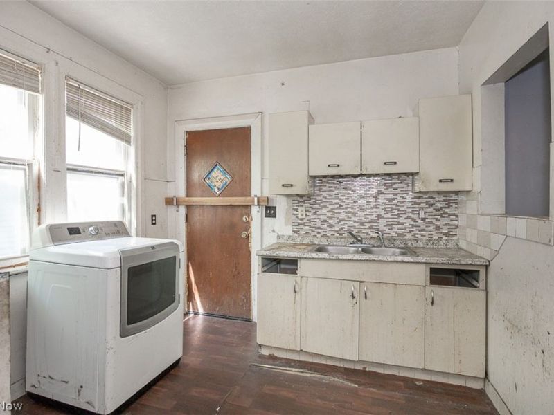 2300 E 86th Street, Cleveland, OH 44106 Photo 8
