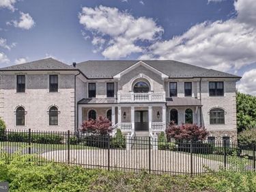 7112 GEORGETOWN PIKE , MCLEAN, VA 22101