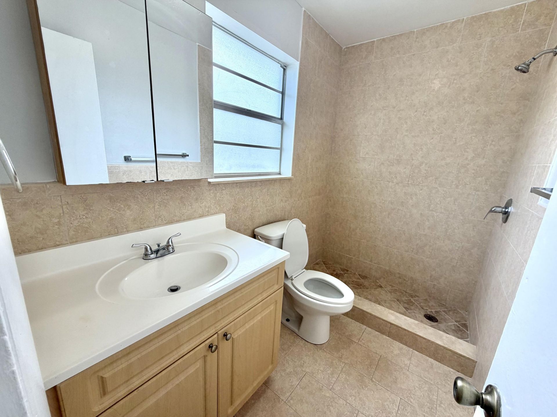 915 NE 8th Street, Unit 202, Hallandale Beach, FL 33009 Photo