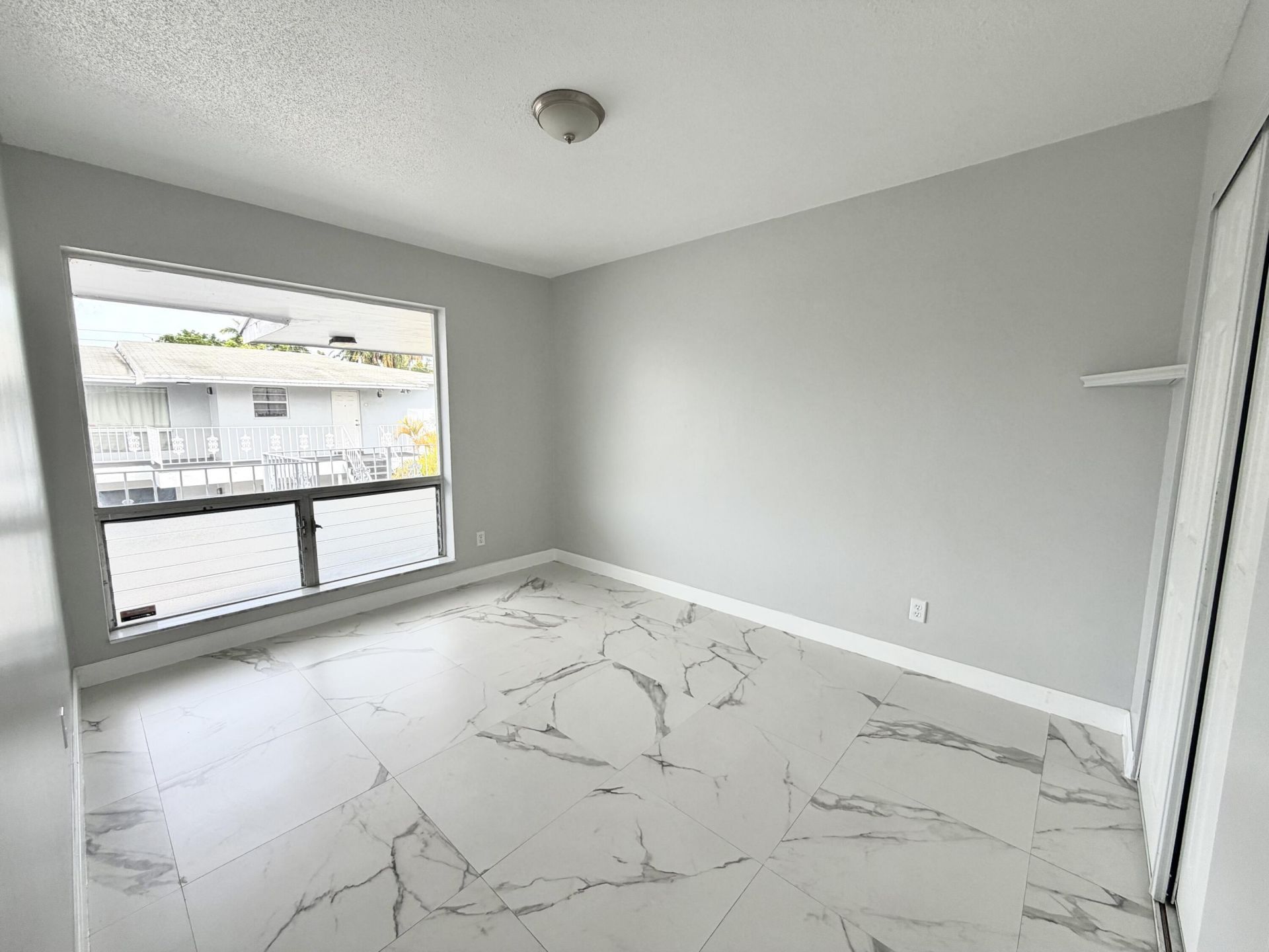 915 NE 8th Street, Unit 202, Hallandale Beach, FL 33009 Photo
