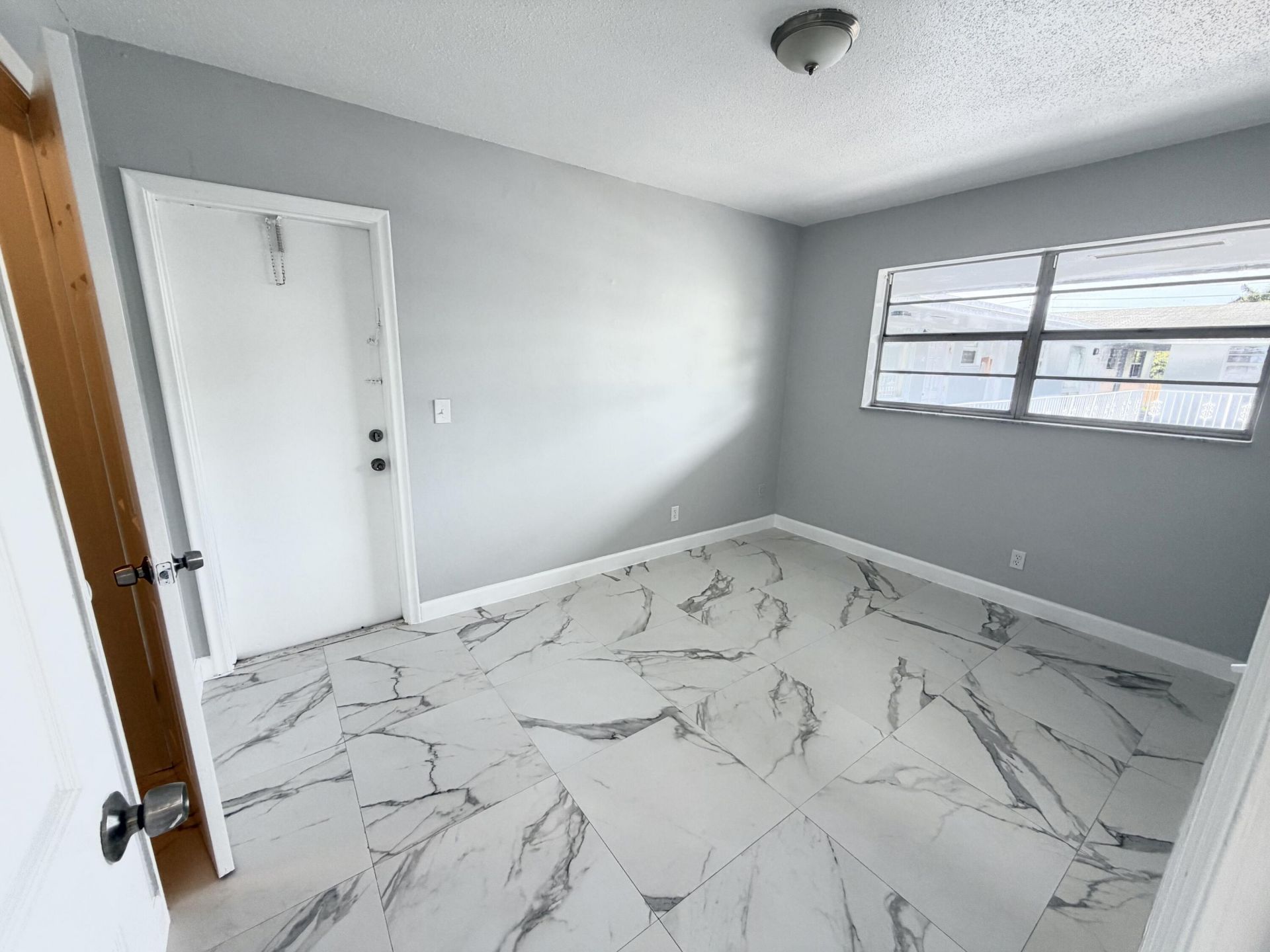915 NE 8th Street, Unit 202, Hallandale Beach, FL 33009 Photo