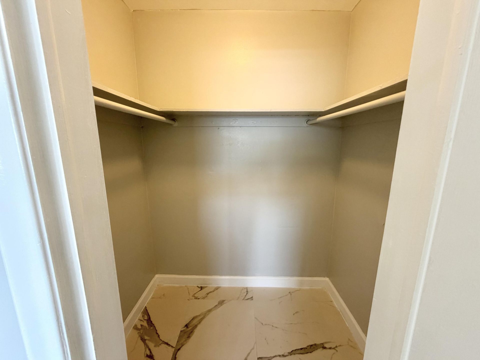 915 NE 8th Street, Unit 202, Hallandale Beach, FL 33009 Photo