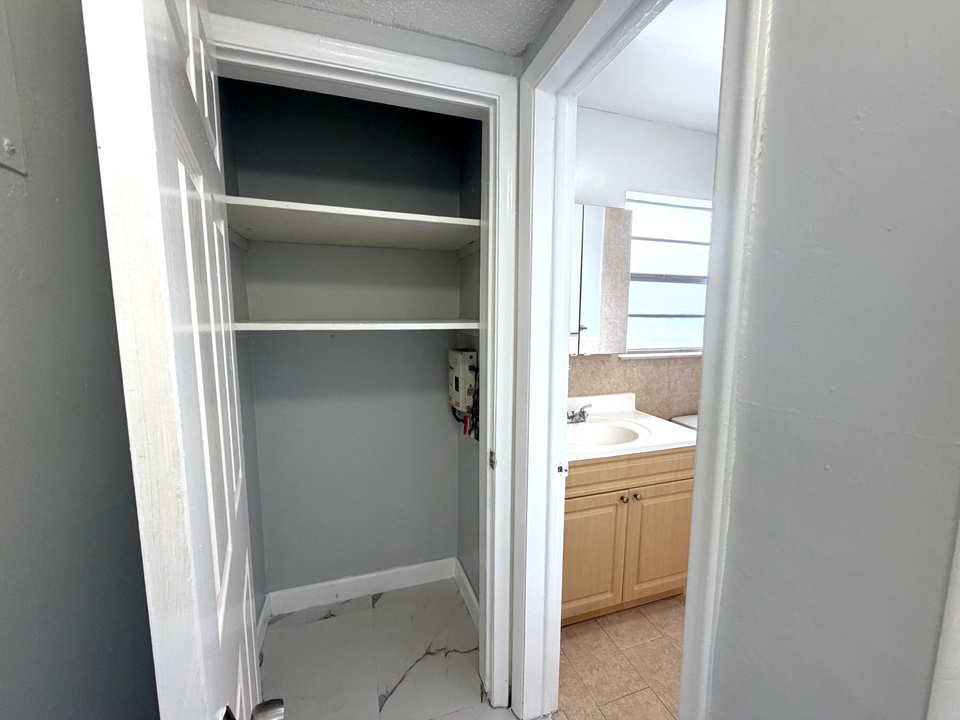 915 NE 8th Street, Unit 202, Hallandale Beach, FL 33009 Photo