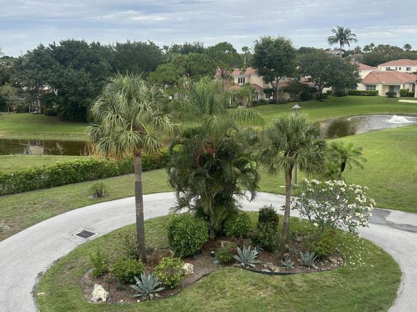 5390 NW Woodland Lakes Drive, Unit 4020, Palm Beach Gardens, FL 33418