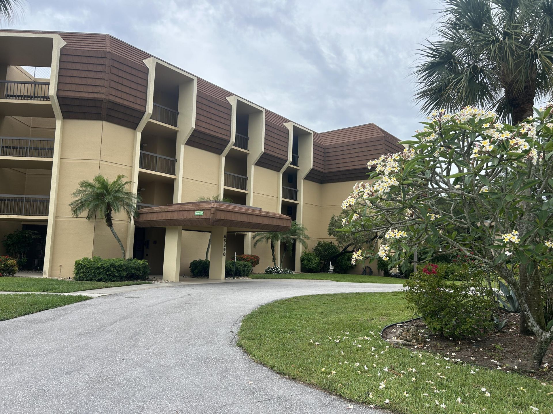 5390 NW Woodland Lakes Drive, Unit 4020, Palm Beach Gardens, FL 33418 Photo