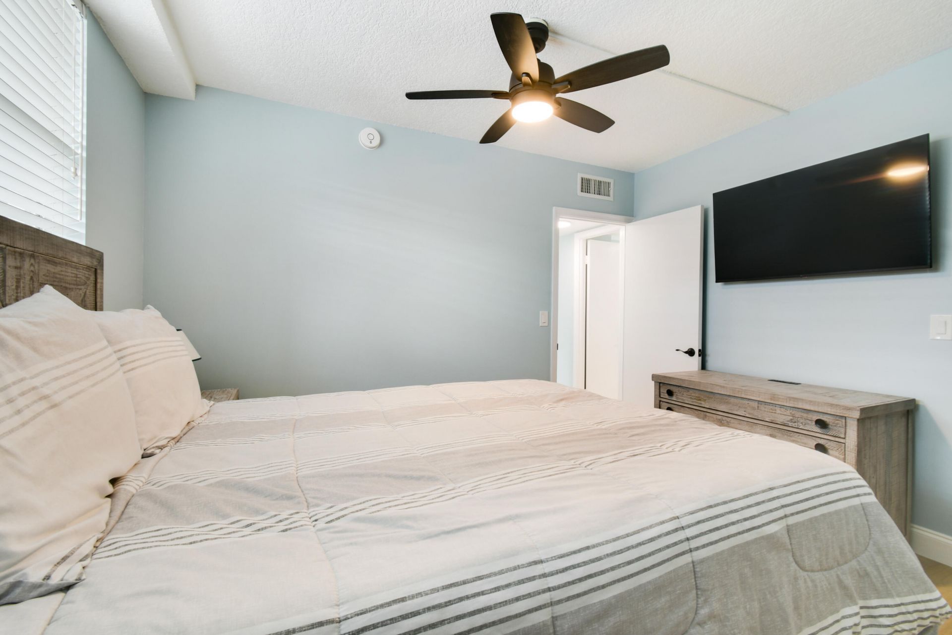 100 Paradise Harbour Boulevard, Unit 211, North Palm Beach, FL 33408 Photo