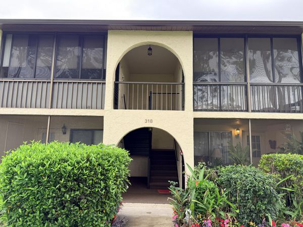318 Knotty Pine Circle, Unit D-2, Greenacres, FL 33463