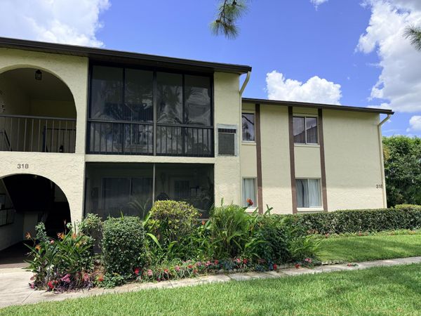 318 Knotty Pine Circle, Unit D-2, Greenacres, FL 33463