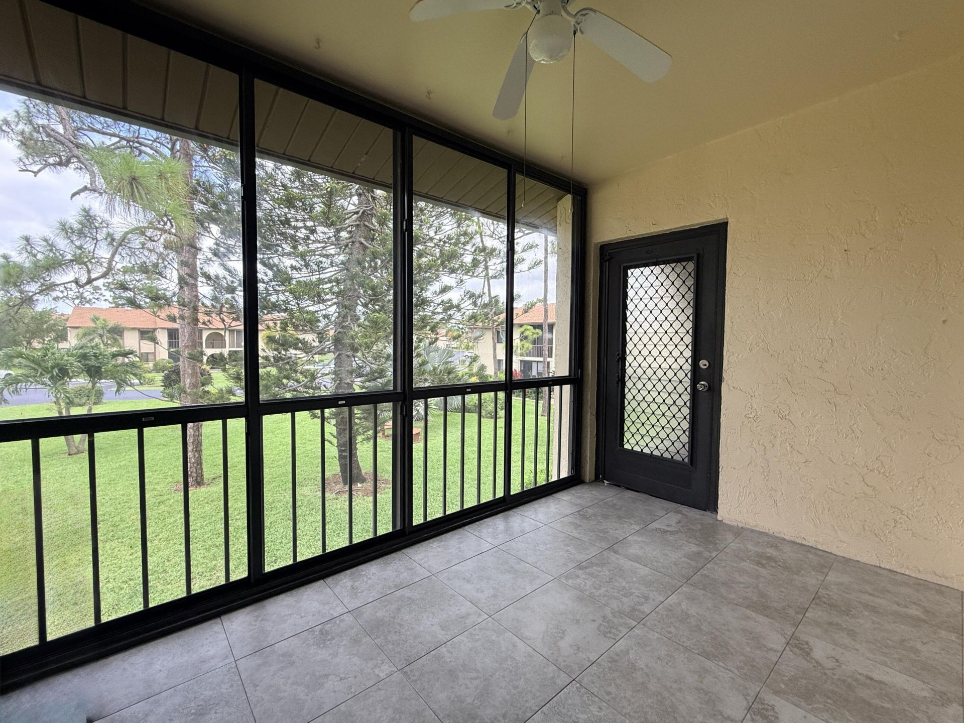 318 Knotty Pine Circle, Unit D-2, Greenacres, FL 33463 Photo