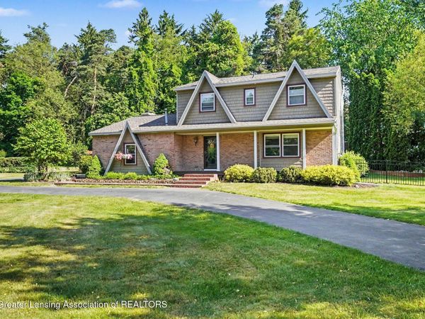 5684 Forest Green Drive, Perry, MI 48872