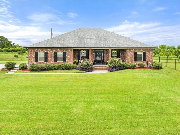 180 PELICAN Place , Belle Chasse, LA 70037
