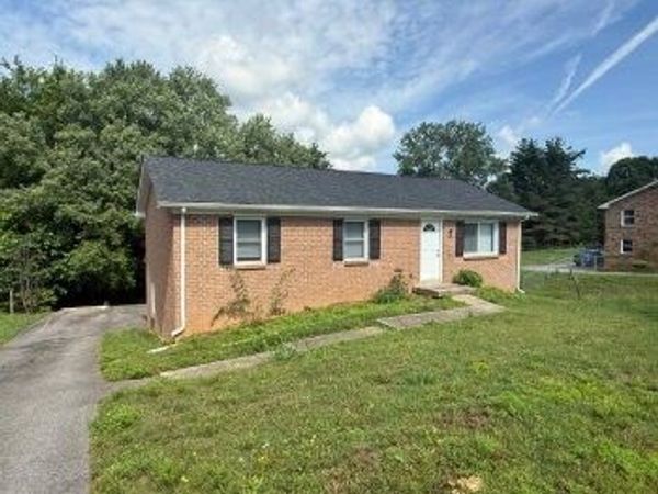 1318 Courtney Dr , Clarksville, TN 37042