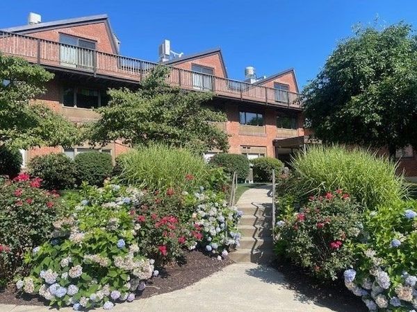 267 Locust Street, Unit 2L, Northampton, MA 01062