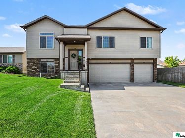 1521 W Silverado Drive, Lincoln, NE 68521