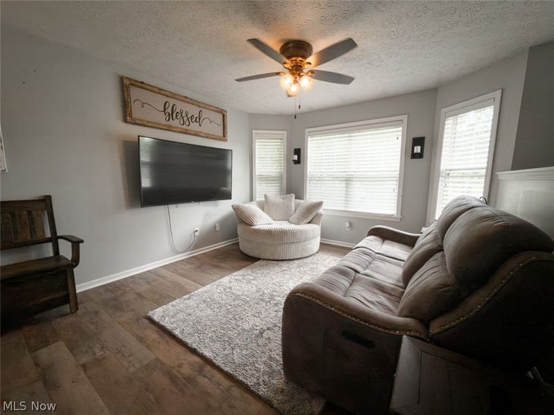 1211 Kingston Road , Uniontown, OH 44685 Photo 3