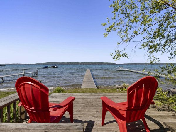 1313 South Shore Drive E, Frankfort, MI 49635