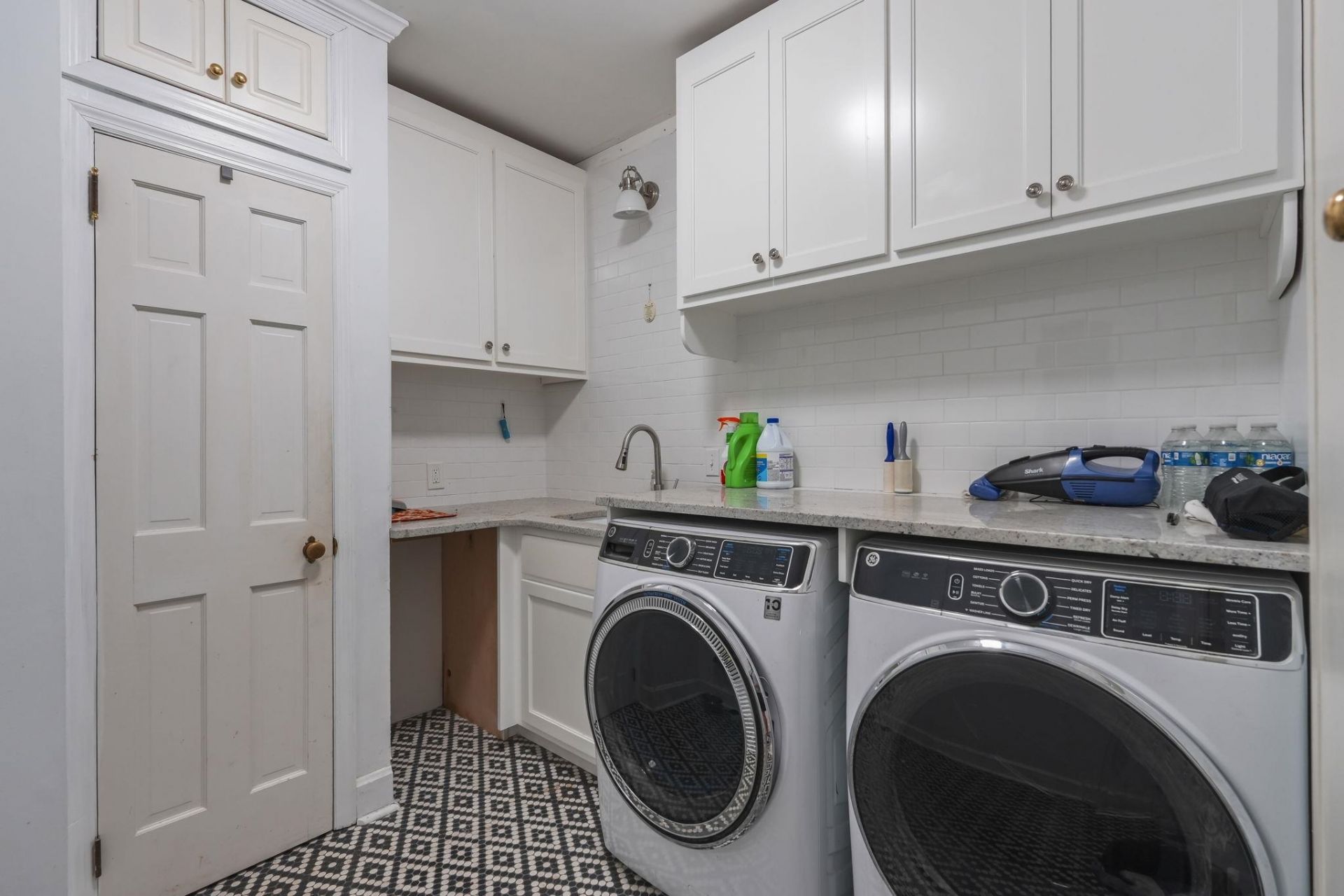 5622 Main St.  Photo 26