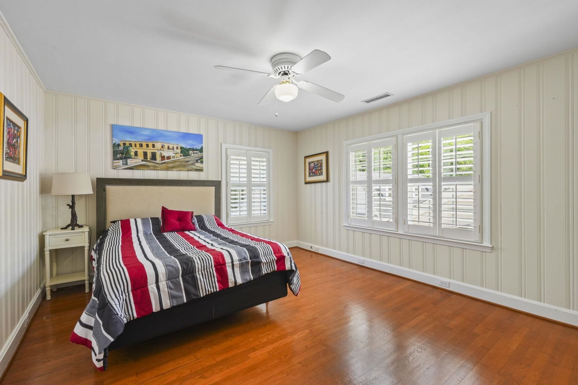 5622 Main St.  Photo 37
