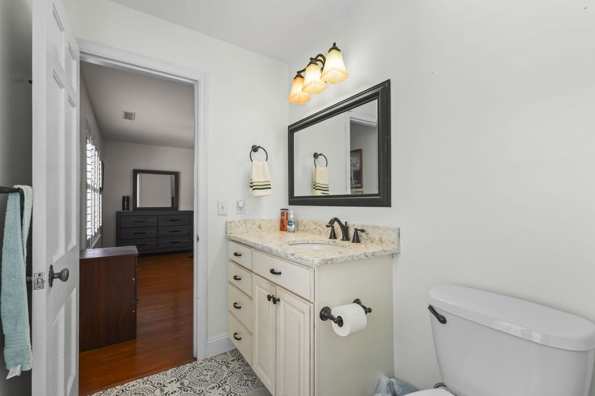 5622 Main St.  Photo 45
