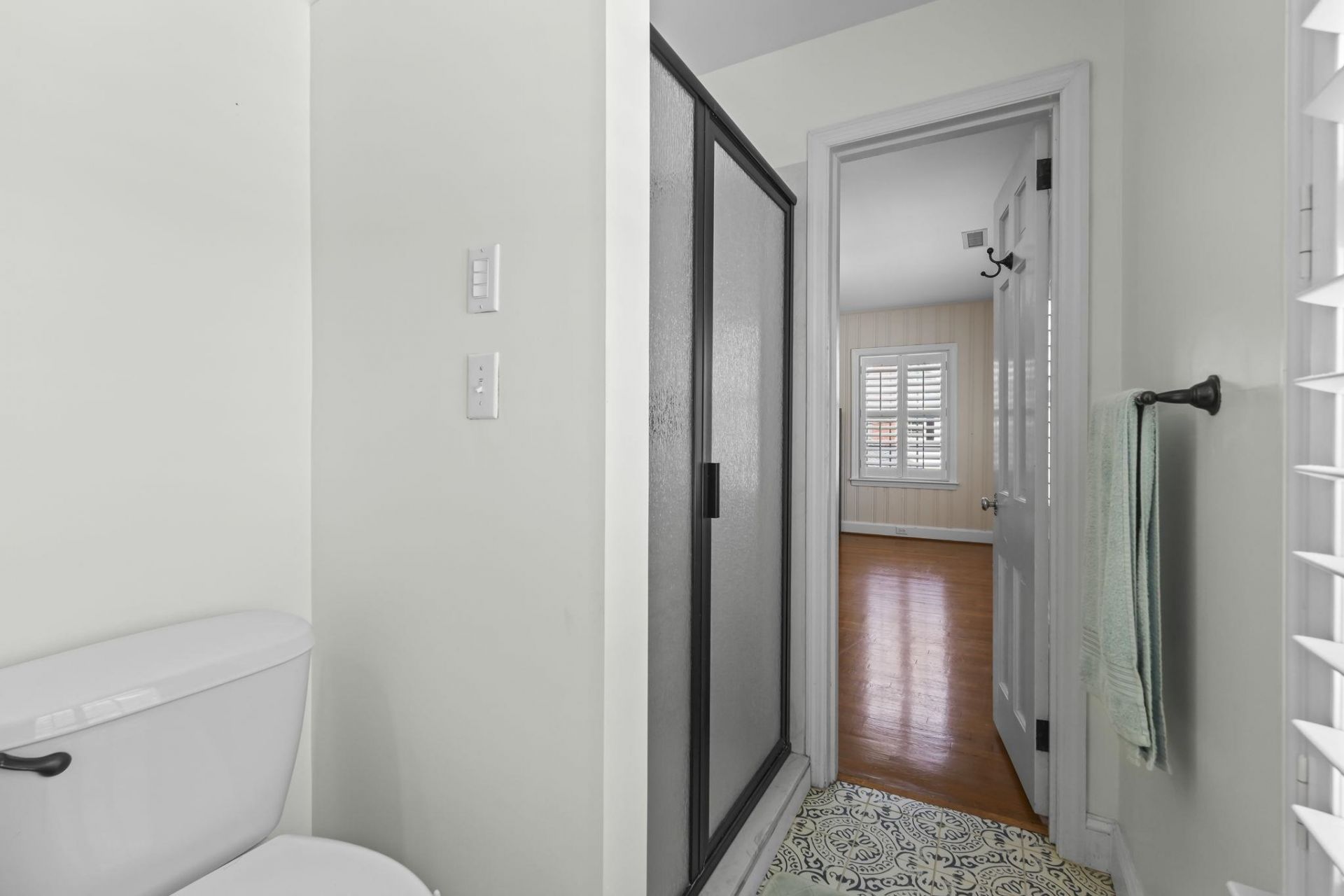 5622 Main St.  Photo 46