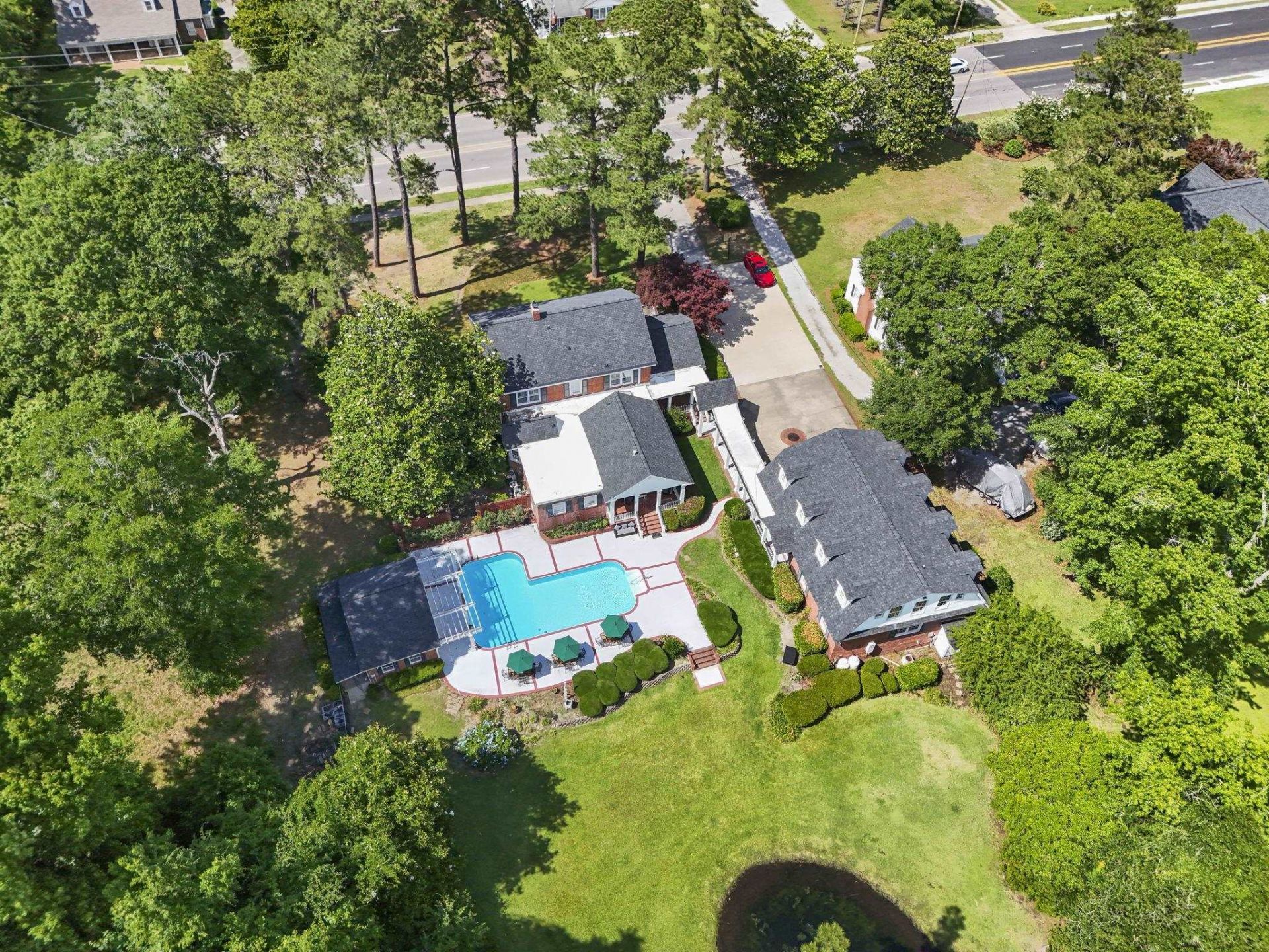 5622 Main St.  Photo 8
