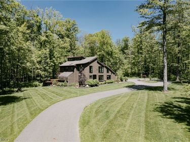 17138 Wood Acre Trail, Chagrin Falls, OH 44023