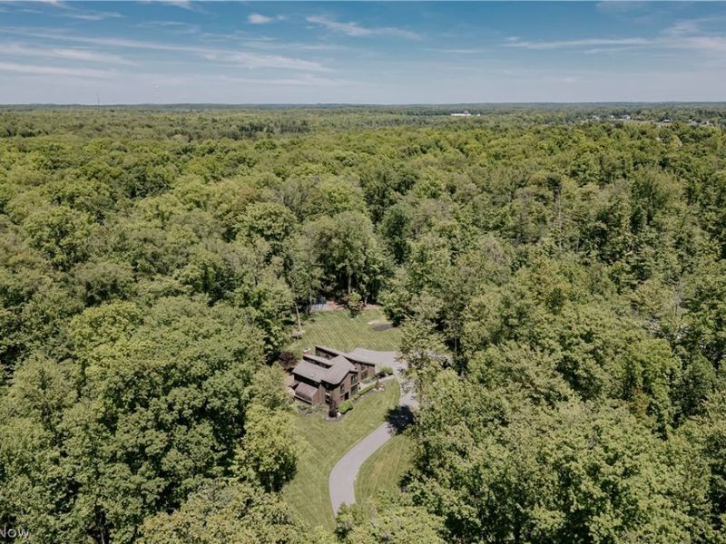 17138 Wood Acre Trail , Chagrin Falls, OH 44023 Photo 2