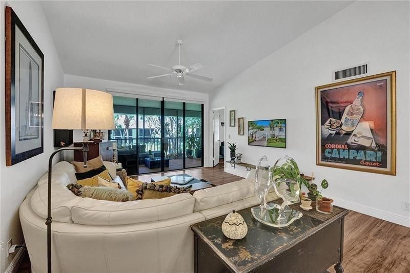7533 Glendevon Lane, Unit 907, Delray Beach, FL 33446 Photo