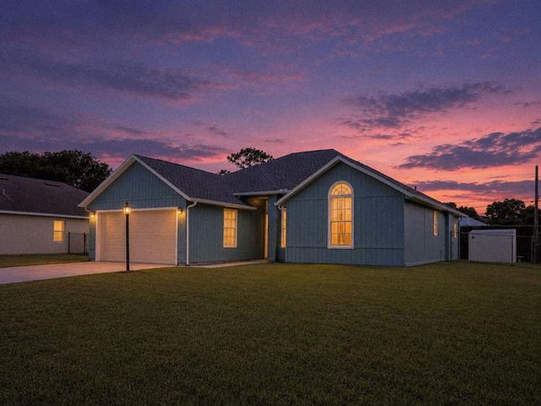 2388 SW Fern Circle, Port St. Lucie, FL 34953