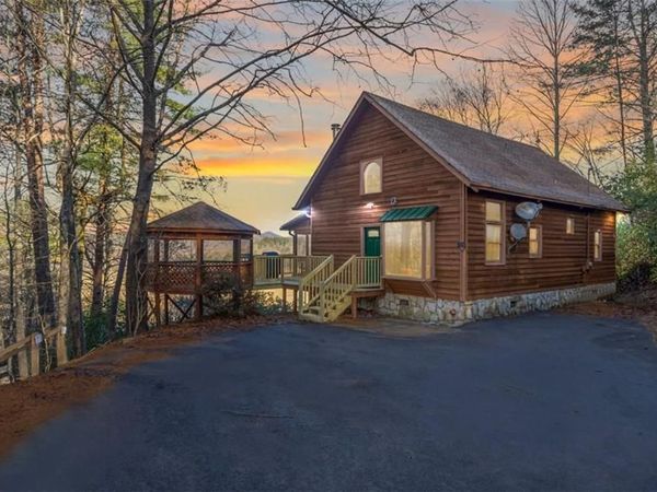 517 Ridge Road , Blue Ridge, GA 30513