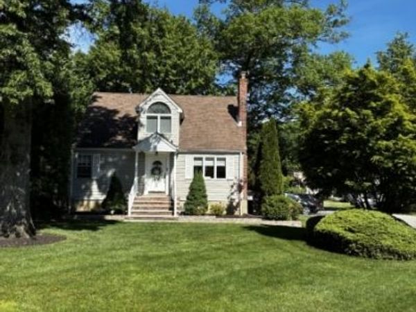 29 Chestnut Dr, Wayne, NJ 07470