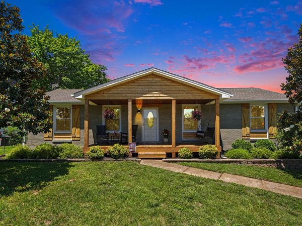 824 Roseview Dr, Nashville, TN 37206
