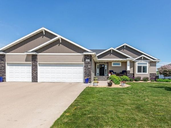 3977 49th Avenue S, Fargo, ND 58104