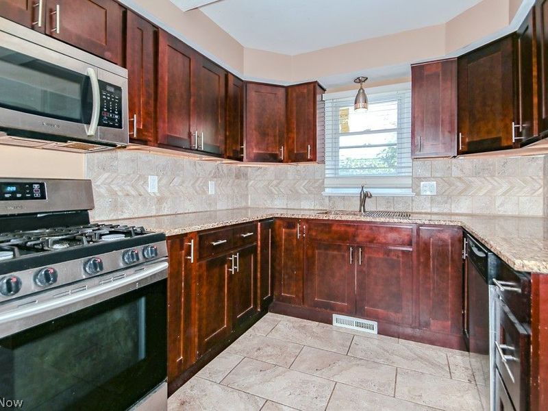 26200 Parklane Drive , Euclid, OH 44132 Photo 5