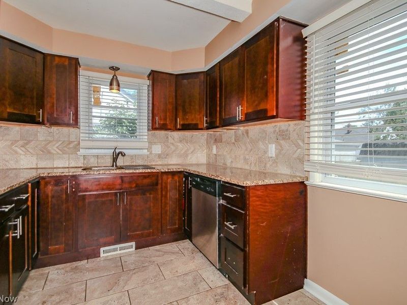 26200 Parklane Drive , Euclid, OH 44132 Photo 6