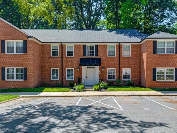 341 Hanover Arms Court, Unit B, Winston-Salem, NC 27104