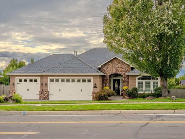 410 Lone Oak Drive, Medford, OR 97504