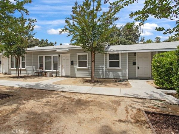 889 N Oakland, Pasadena, CA 91104