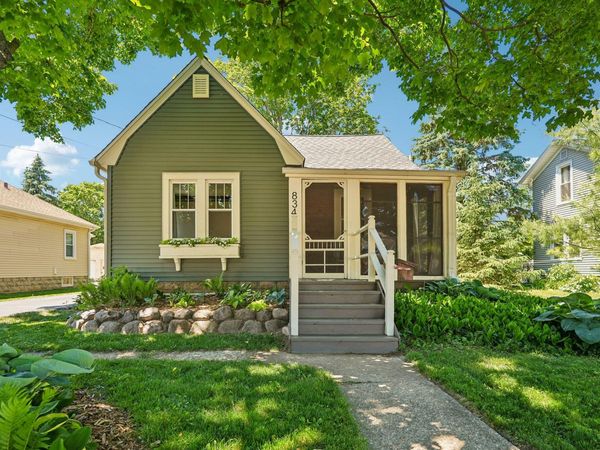 834 S Silver Lake St, Oconomowoc, WI 53066