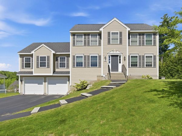 317 University Circle, Hooksett, NH 03106