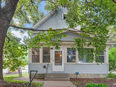 1227 Thomas Avenue, Saint Paul, MN 55104
