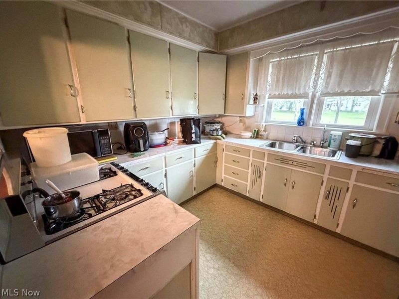 8060 Paulin Drive, Youngstown, OH 44514 Photo 7