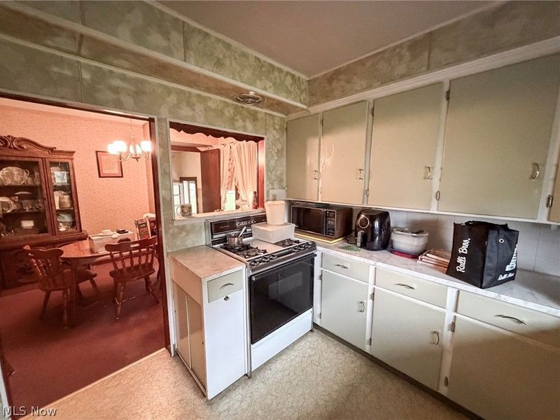 8060 Paulin Drive, Youngstown, OH 44514 Photo 8