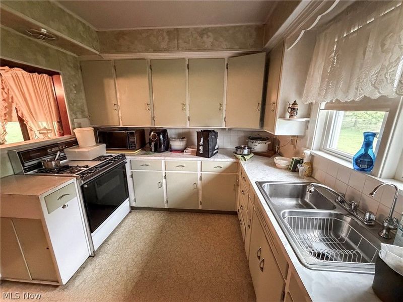 8060 Paulin Drive, Youngstown, OH 44514 Photo 9