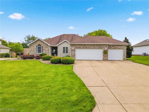 6862 Red Deer Circle NW, Canton, OH 44708