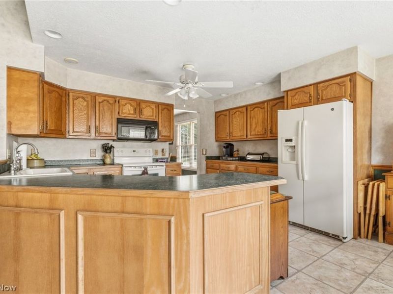 6862 Red Deer Circle NW, Canton, OH 44708 Photo 16