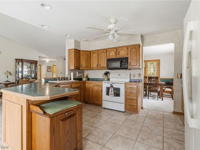 6862 Red Deer Circle NW, Canton, OH 44708 Photo 17