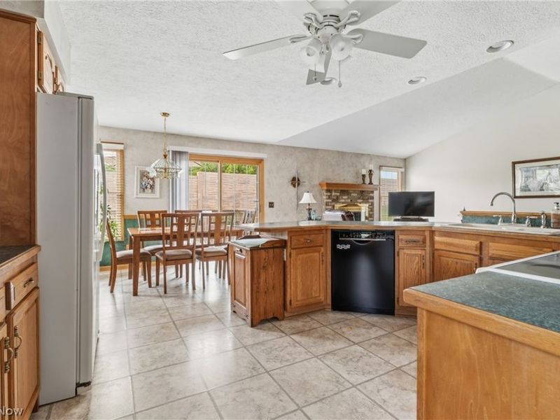 6862 Red Deer Circle NW, Canton, OH 44708 Photo 18
