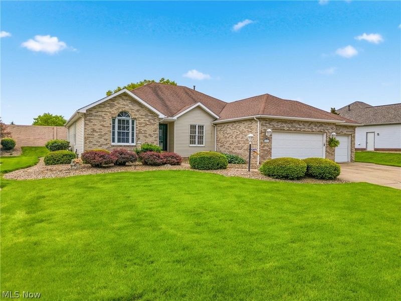 6862 Red Deer Circle NW, Canton, OH 44708 Photo 2